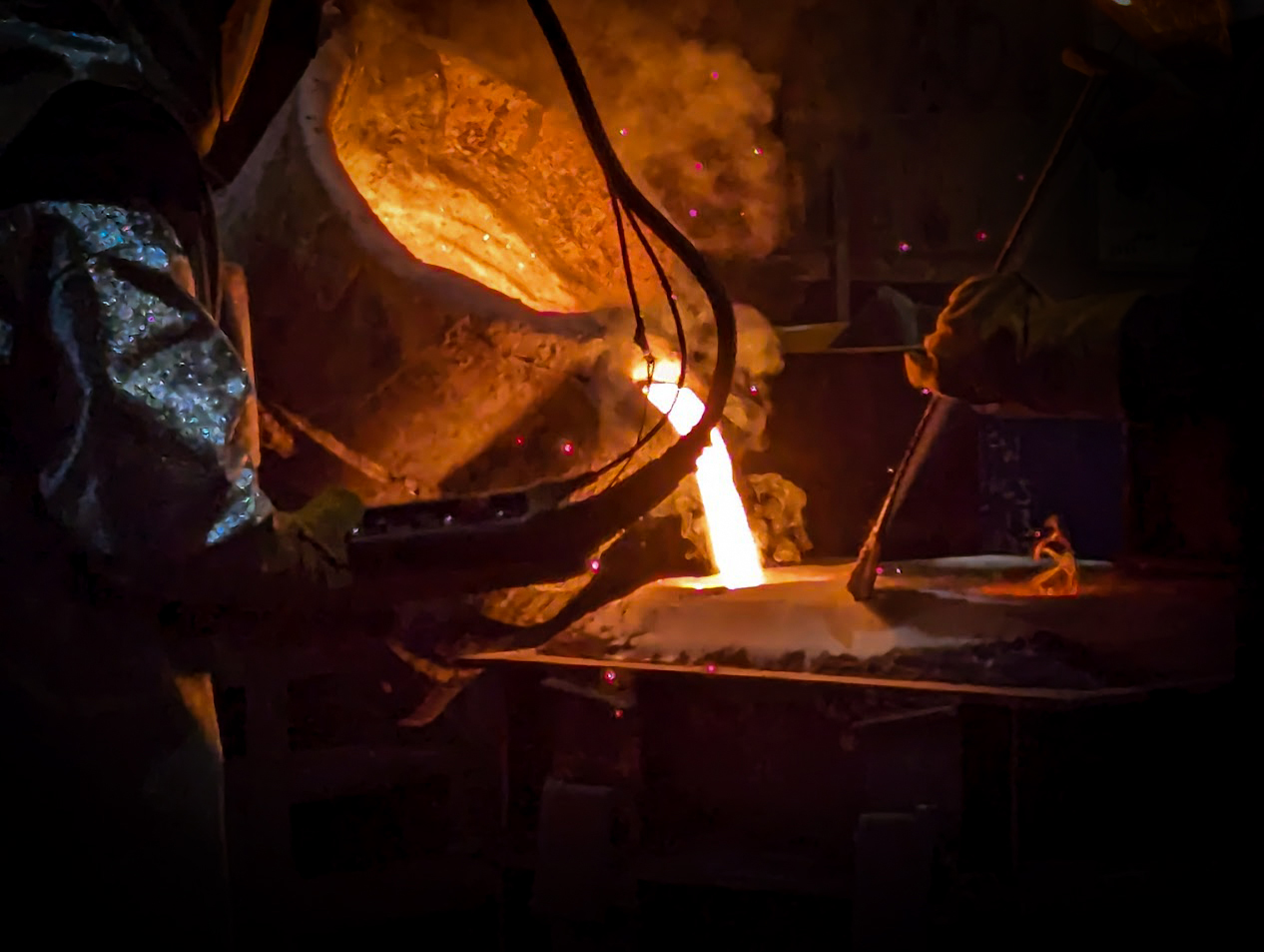 Casting an N'GENIUS Series grade into a sand mould at Furniss & White (Foundries) Ltd Casting an N'GENIUS Series grade into a sand mould at Furniss & White (Foundries) Ltd
