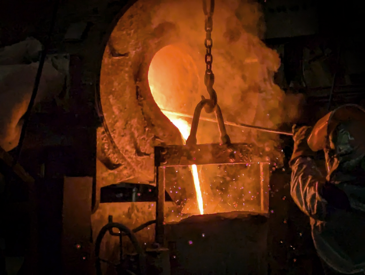 Pouring an N'GENIUS Series grade from furnace into ladle at Furniss & White (Foundries) Ltd Pouring an N'GENIUS Series grade from furnace into ladle at Furniss & White (Foundries) Ltd
